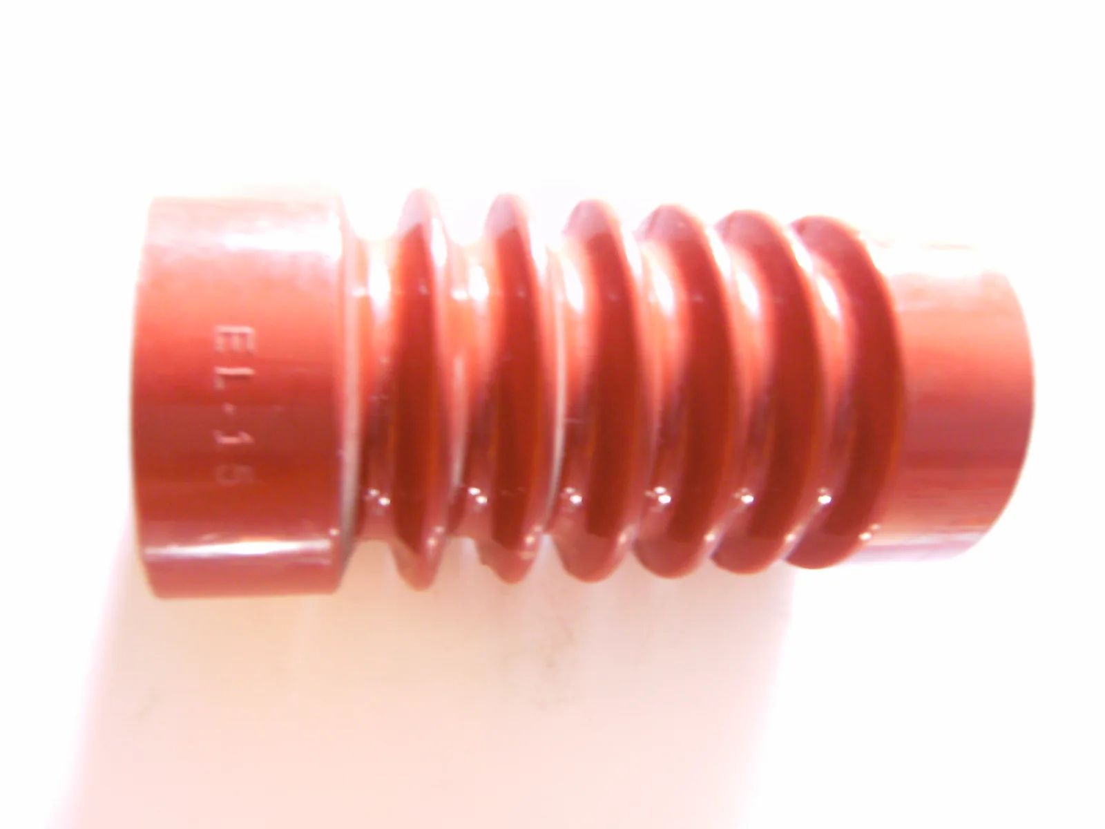 AISLADORES TIPO EL-15 15 KV h:142mm.