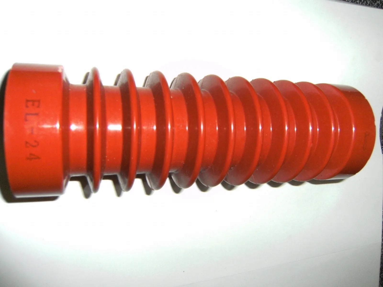 AISLADORES TIPO EL-24 24 KV h:210mm.