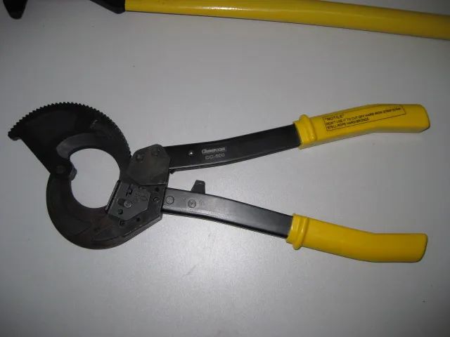 CORTA CABLE C/RACHE CC-500 (MÁX 1000MCM)