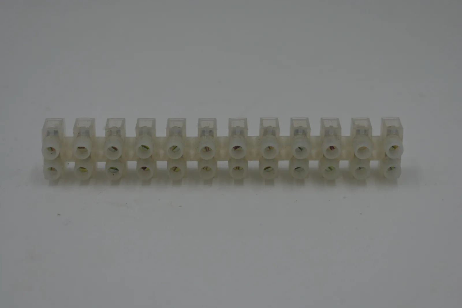 REGLETAS PLASTICAS H-3012 30A/12 16MM