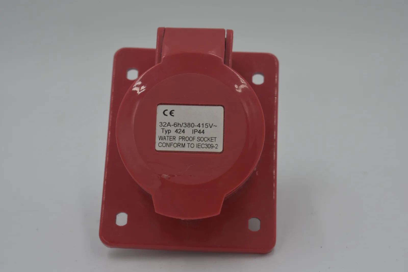 TOMA IND.EMPOTRABLE MOD.424 32A 3P+T